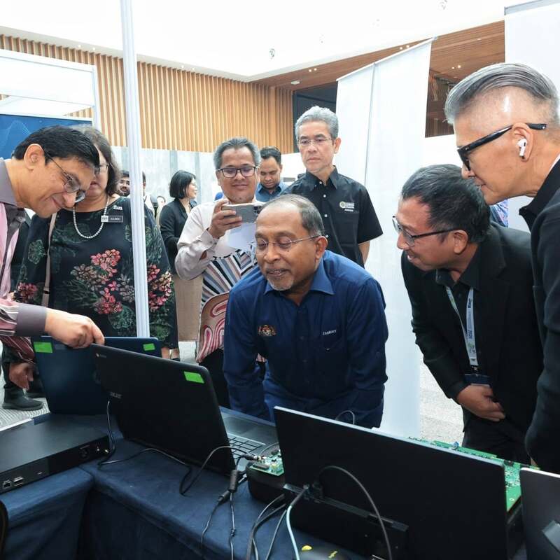 MOHE Minister at our Booth in SpringBlade softlaunch